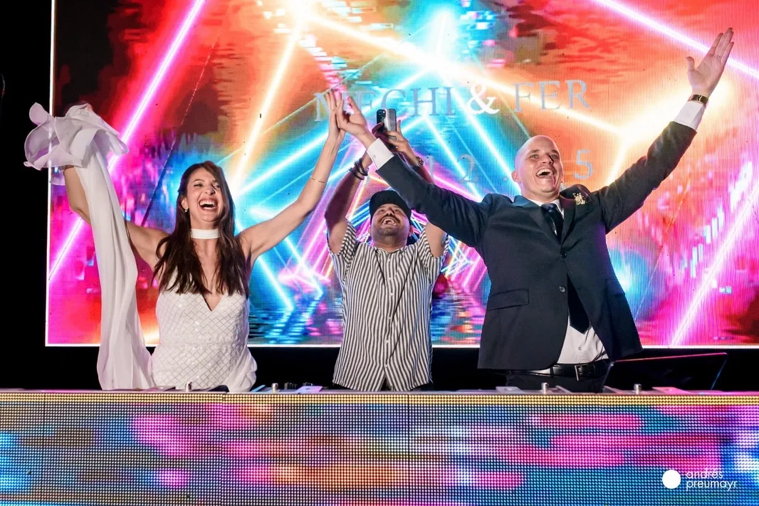 Fiesta con DJ y luces